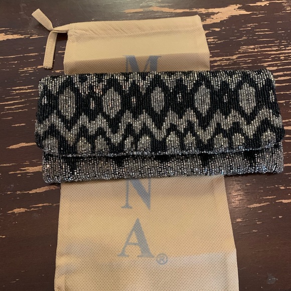 moyna clutch